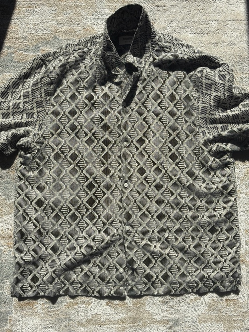 Hollister Men’s Black & White Geometric Button-Down Shirt